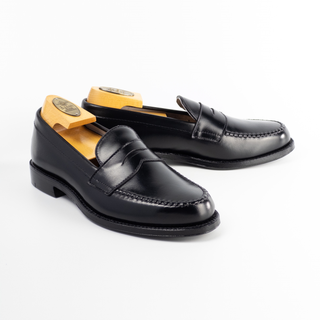 981 Leisure Handsewn Moccasin Penny Loafer (Black Calf)